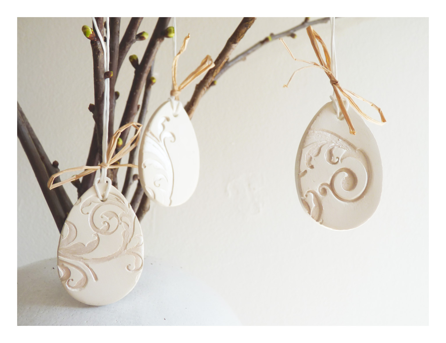 French Easter OrnamentsSet Of 3, White Ceramic, Pearl Painted. on Luulla